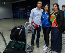  Estudantes participantes do programa Ganhando o Mundo, do Governo do Estado, chegam ao Aeroporto Afonso Pena após estudarem um semestre letivo na Nova Zelândia 