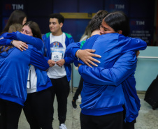  Estudantes participantes do programa Ganhando o Mundo, do Governo do Estado, chegam ao Aeroporto Afonso Pena após estudarem um semestre letivo na Nova Zelândia 