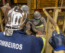 Exercício simulado mobiliza Portos do Paraná contra incêndios em shiploader