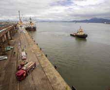 Exercício simulado mobiliza Portos do Paraná contra incêndios em shiploader