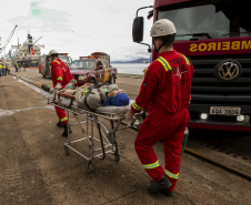 Exercício simulado mobiliza Portos do Paraná contra incêndios em shiploader