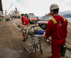 Exercício simulado mobiliza Portos do Paraná contra incêndios em shiploader