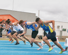 Mais de 250 atletas disputam etapa estadual de atletismo dos Jogos Abertos do Paraná