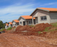  Famílias de Jundiaí do Sul que estão em busca do sonho da casa própria ainda podem participar da seleção de 23 moradias do Governo do Estado em construção na cidade, na região do Norte Pioneiro. Os interessados devem se inscrever no cadastro da Companhia de Habitação do Paraná (Cohapar), que iniciará a seleção dos beneficiários nos próximos meses