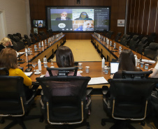 Curitiba, 25 de outubro de 2022 - Teleconferência referente a Missão OCDE no Paraná que aconteceu no Gabinete de Gestão Integrada (GGI) - Foto: Roberto Dziura Jr./AEN