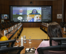 Curitiba, 25 de outubro de 2022 - Teleconferência referente a Missão OCDE no Paraná que aconteceu no Gabinete de Gestão Integrada (GGI) - Foto: Roberto Dziura Jr./AEN