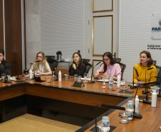 Curitiba, 25 de outubro de 2022 - Teleconferência referente a Missão OCDE no Paraná que aconteceu no Gabinete de Gestão Integrada (GGI) - Foto: Roberto Dziura Jr./AEN