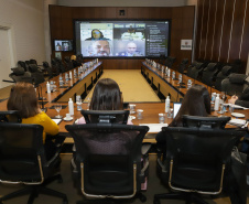 Curitiba, 25 de outubro de 2022 - Teleconferência referente a Missão OCDE no Paraná que aconteceu no Gabinete de Gestão Integrada (GGI) - Foto: Roberto Dziura Jr./AEN