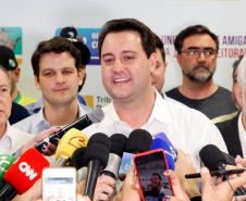 Ratinho Junior é reeleito com a maior votação da história do Paraná