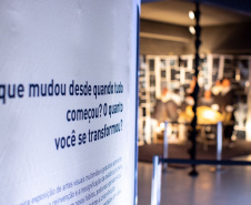 Com apoio do BRDE, exposição mostra histórias da pandemia na Arena da Baixada até dia 30