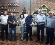 Produtores de uva de Mariópolis recebem recursos do Estado para ampliar industrialização de sucos e vinhos