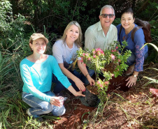 Rios de Cascavel recebem flores e árvores   