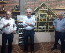 Produtores de uva de Mariópolis recebem recursos do Estado para ampliar industrialização de sucos e vinhos