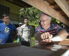 MORRETES (BRASIL), 10/11/2022;  Agricultores de Morretes recebem curso apicultura em uma propriedade com criacção de abelhas, Paraná, Brasil, em 10 de Novembro de 2022. Foto: Hedeson Alves/TECPAR