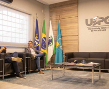UEPG firma convênio com AMCG para capacitação de gestores públicos