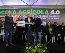 Governo entrega 19 caminhões para garantir mais eficiência a agricultura familiar e atender escolas municipais