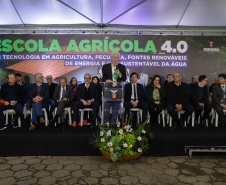 Governo entrega 19 caminhões para garantir mais eficiência a agricultura familiar e atender escolas municipais