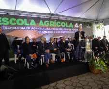 Governo entrega 19 caminhões para garantir mais eficiência a agricultura familiar e atender escolas municipais