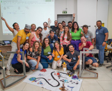 Professores fundamentais na expansão da robótica participam de oficinas em evento de formação