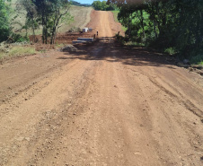 Pavimentação de estrada rural beneficia agricultura familiar no Sudoeste