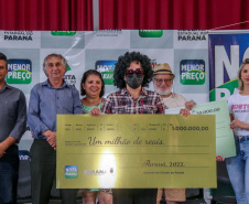   Empresária de Sarandi recebe o prêmio de R$ 1 milhão do programa Nota Paraná 