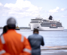 Após três anos, Porto de Paranaguá volta a receber navio com turistas