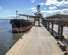  Movimentação portuária do Paraná registra alta no mês e no acumulado de outubro