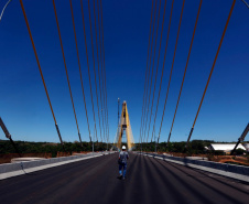 Nova ponte Brasil-Paraguai, em Foz do Iguaçu, está quase finalizada