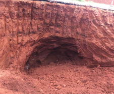 Diagnóstico da PR-445 em Mauá da Serra revela pequena caverna sob pista