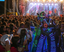 Shows gratuitos prometem agitar o verão nas praias do Paraná