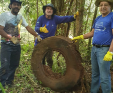   Voluntários limpam e preservam Rio Cascavel