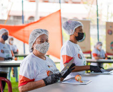 Merendeiras da rede estadual participam de capacitação para novas técnicas culinárias