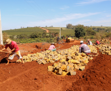 Com investimento de R$ 304 milhões, Governo pavimenta mil quilômetros de estradas rurais