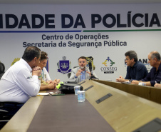 Reunião do gabinete de crise no Centro de Operações Cidade da Polícia