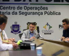 Reunião do gabinete de crise no Centro de Operações Cidade da Polícia