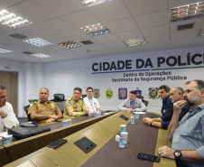 Reunião do gabinete de crise no Centro de Operações Cidade da Polícia