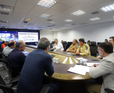 Reunião do gabinete de crise no Centro de Operações Cidade da Polícia