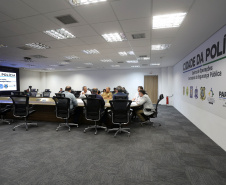 Reunião do gabinete de crise no Centro de Operações Cidade da Polícia