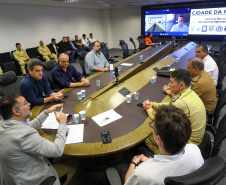 Reunião do gabinete de crise no Centro de Operações Cidade da Polícia