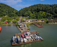 DER/PR alerta para limite de 26 toneladas na travessia do ferry boat de Guaratuba