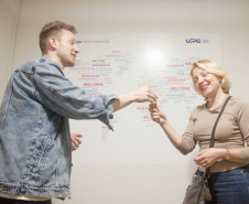 UEPG recepciona cientista ucraniana para desenvolvimento de pesquisas