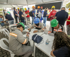 Empresa Portos do Paraná treina centenas de trabalhadores para aumentar segurança das operações