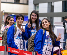 EDUCAÇÃO - PARANÁ LEVOU 200 ALUNOS PARA INTERCÂMBIO NO CANADÁ E NOVA ZELÂNDIA