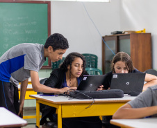 Educação Pública do Paraná chegou ao topo e cortou distância para escolas particulares
