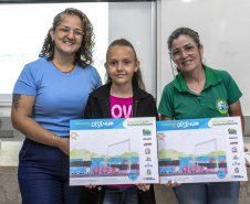  Alunos da rede estadual de ensino de Paranaguá e Antonina são premiados por desenhos e frases sobre o porto