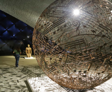 O público já pode conferir no espaço do Olho a exposição “Invisível e Indizível”, do artista espanhol Jaume Plensa. 