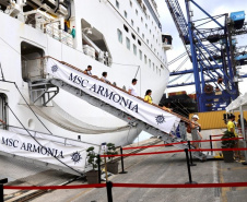 Navio com 2 mil turistas chega a Paranaguá e pode colocar Paraná na rota de cruzeiros