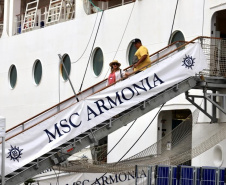 Navio com 2 mil turistas chega a Paranaguá e pode colocar Paraná na rota de cruzeiros