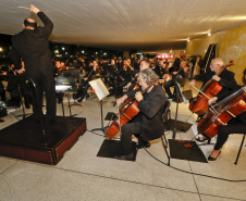 Aniversário do MON tem concerto da Orquestra Sinfônica do Paraná e abertura da exposição “Terzo Paradiso”