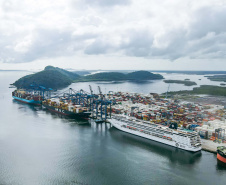 Navio com 2 mil turistas chega a Paranaguá e pode colocar Paraná na rota de cruzeiros